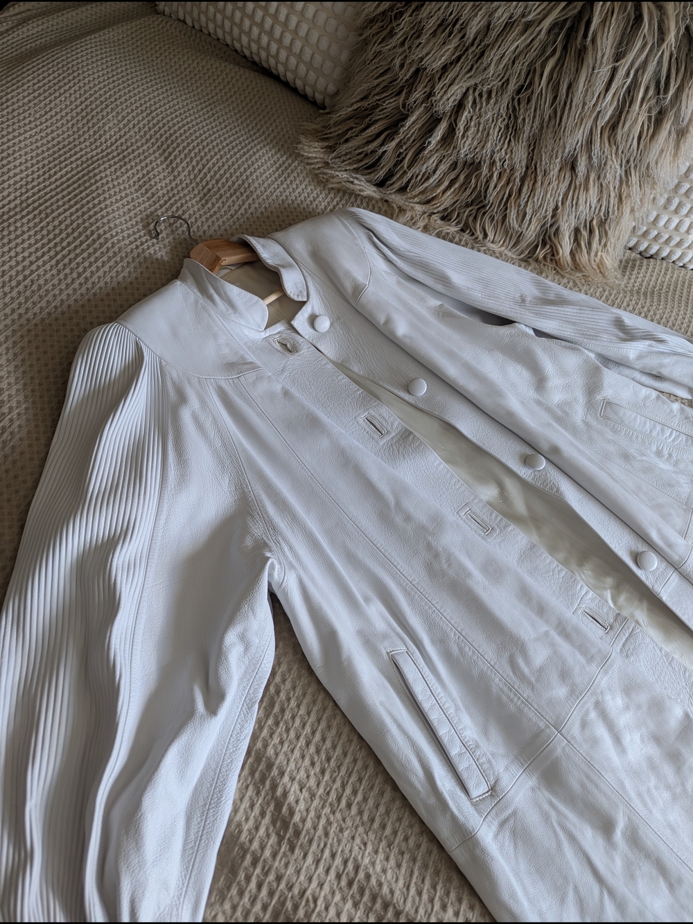 Vintage White Pleated Sleeve Button Front Long Jacket